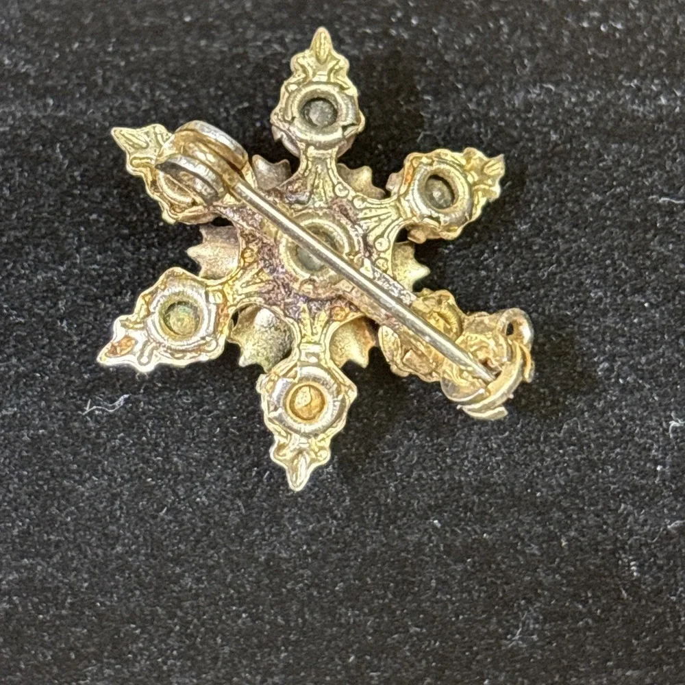 Vintage 1940s 1950s Snowflake Brooch Purple AB Rhinestone Silver Tone Pin